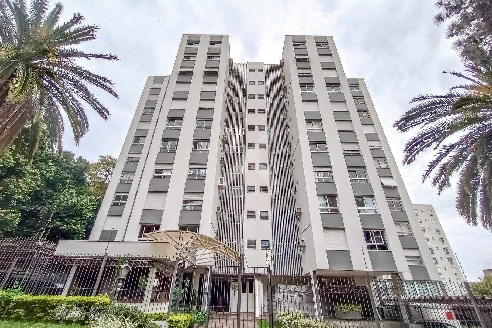 Apartamento com 76m², 2 dormitórios, 1 vaga, no bairro Petrópolis em Porto Alegre para Comprar