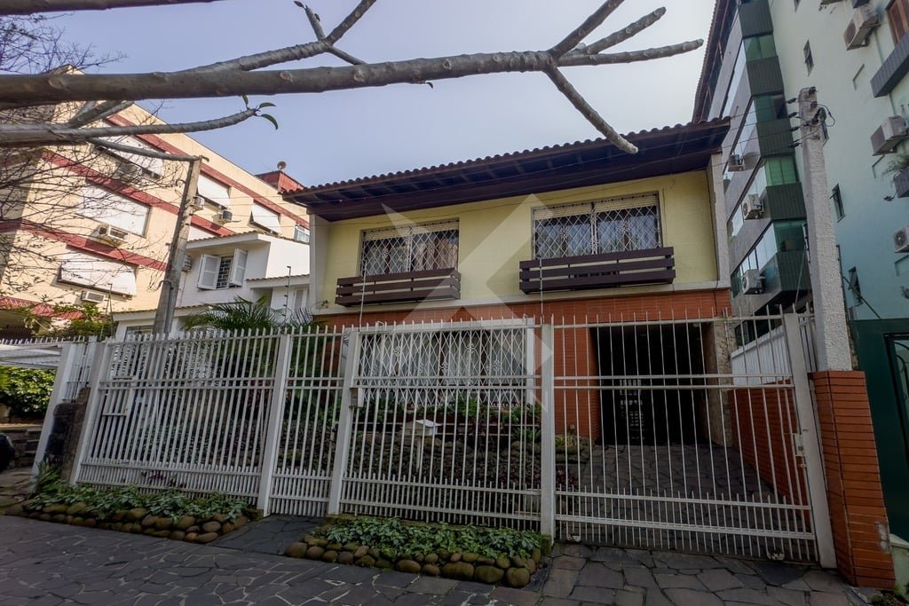 Casa com 285m², 3 dormitórios, 1 suíte, 1 vaga, no bairro Bela Vista em Porto Alegre para Comprar