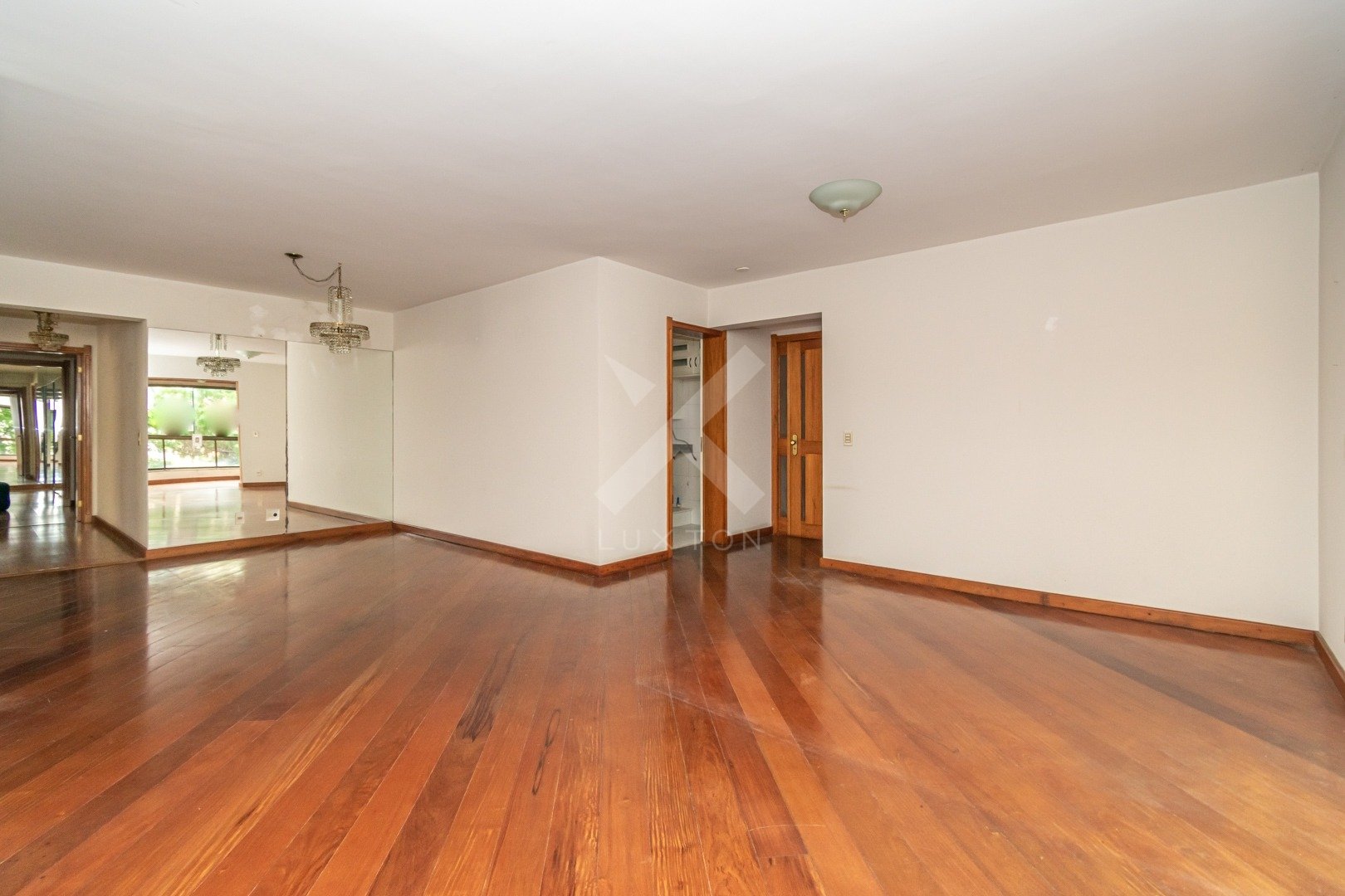 Apartamento com 174m², 3 dormitórios, 1 suíte, 2 vagas, no bairro Petropolis em Porto Alegre para Comprar