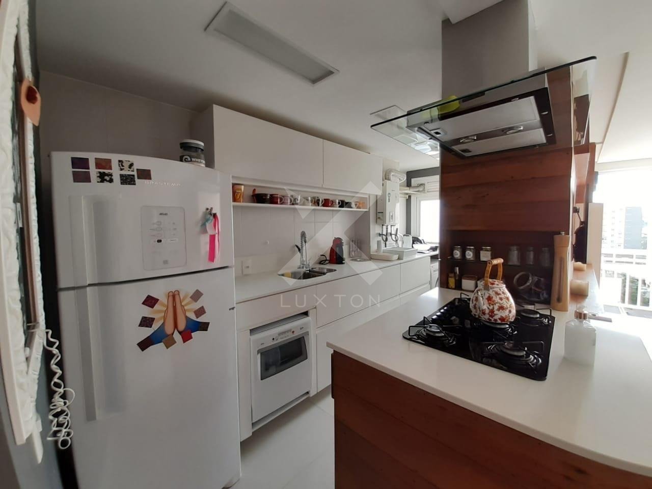 Apartamento com 62m², 2 dormitórios, 1 suíte, 1 vaga, no bairro Passo da Areia em Porto Alegre para Comprar