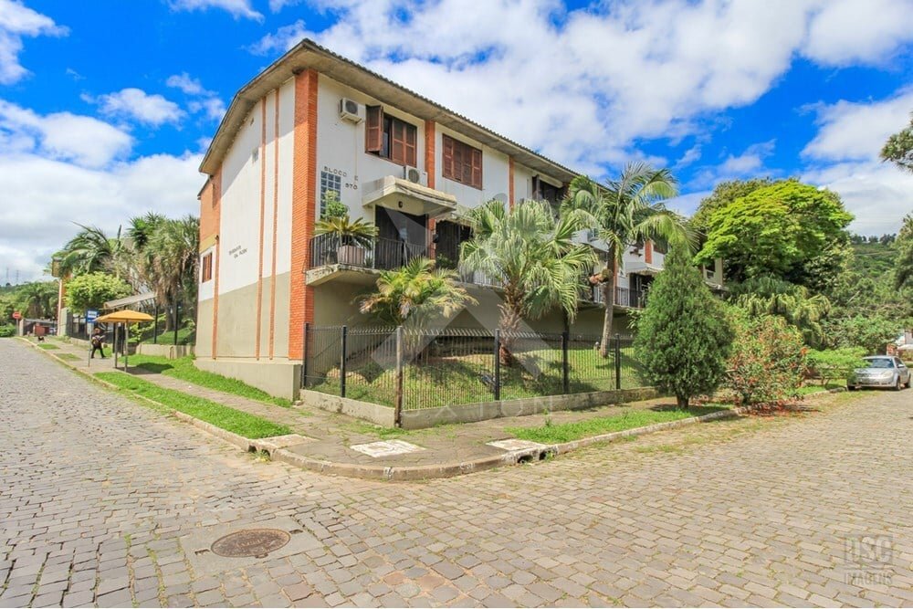 Casa com 84m², 2 dormitórios, 1 vaga, no bairro Morro Santana em Porto Alegre para Comprar