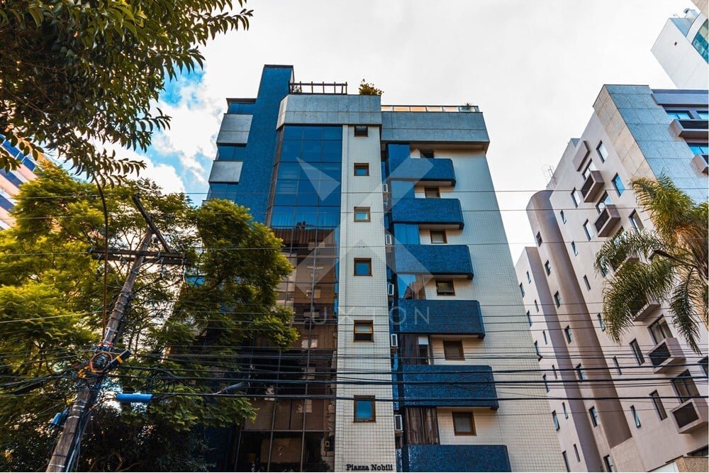 Cobertura com 330m², 4 dormitórios, 4 suítes, 3 vagas, no bairro Petrópolis em Porto Alegre para Comprar