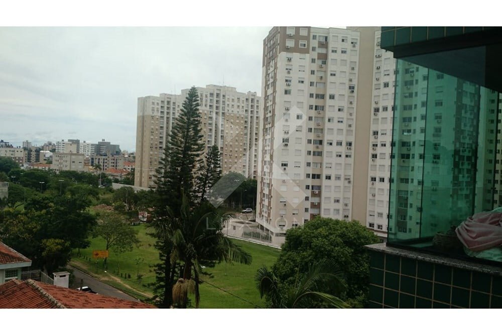 Apartamento com 92m², 2 dormitórios, 1 suíte, 1 vaga, no bairro Vila Ipiranga em Porto Alegre para Comprar