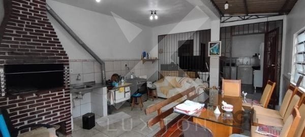 Casa com 192m², 3 dormitórios, 4 vagas, no bairro Nonoai em Porto Alegre para Comprar