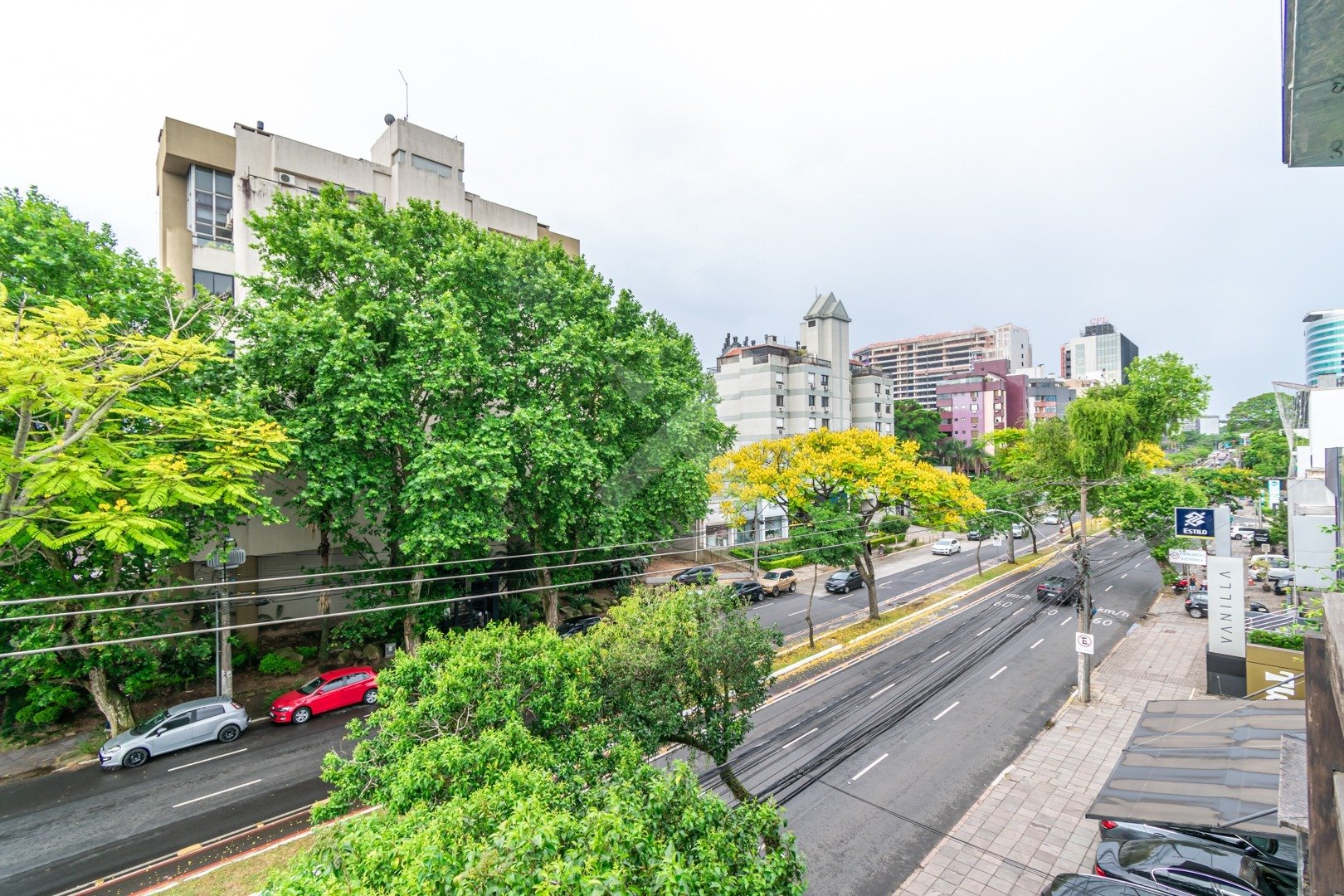 Apartamento com 161m², 3 dormitórios, 1 suíte, 1 vaga, no bairro Chacara Das Pedras em Porto Alegre para Comprar