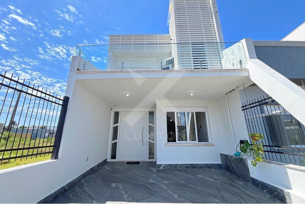 Casa com 170m², 2 dormitórios, 2 suítes, 2 vagas, no bairro Hípica em Porto Alegre para Comprar