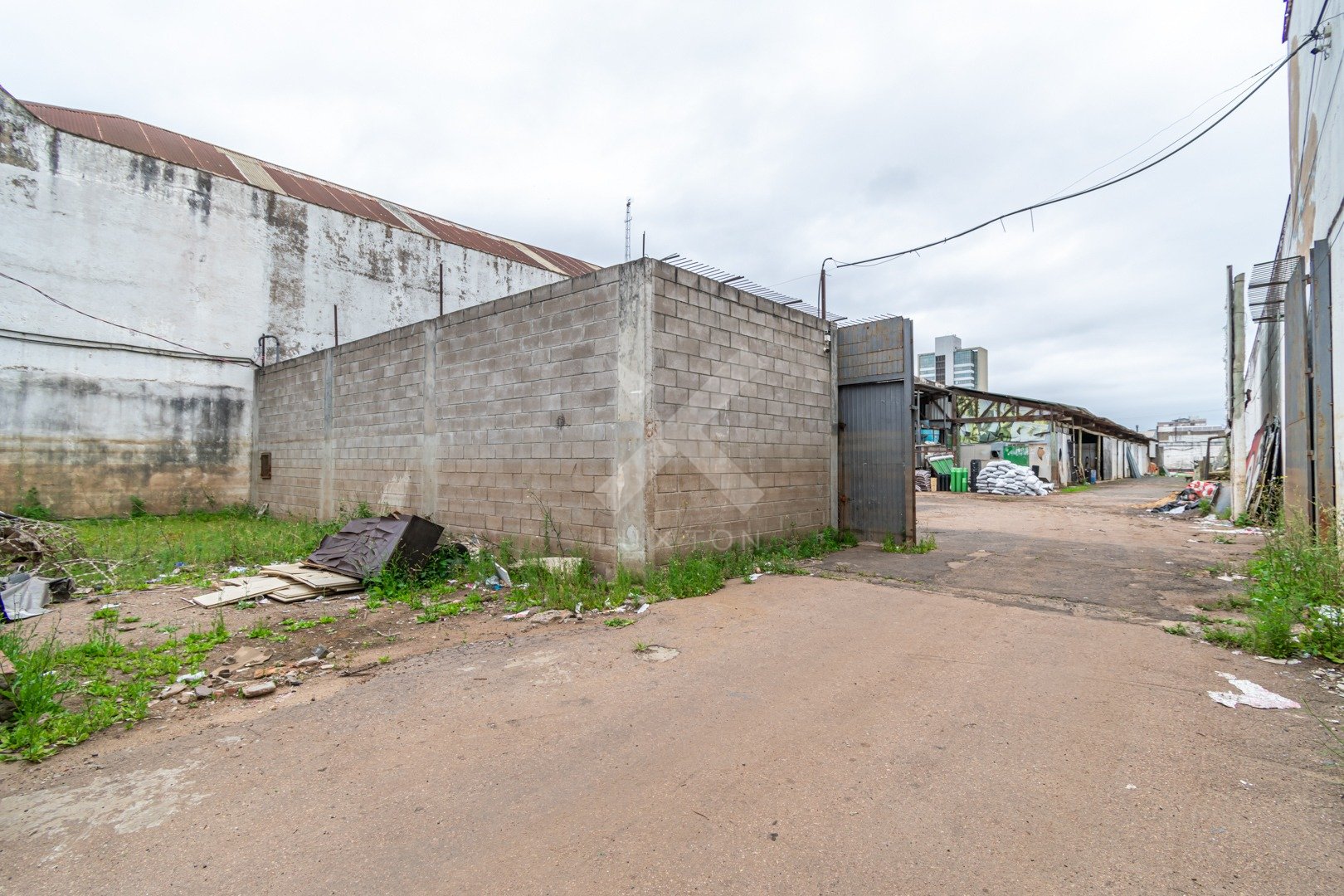 Terreno Comercial com 2090m², no bairro Centro Historico em Porto Alegre para Alugar