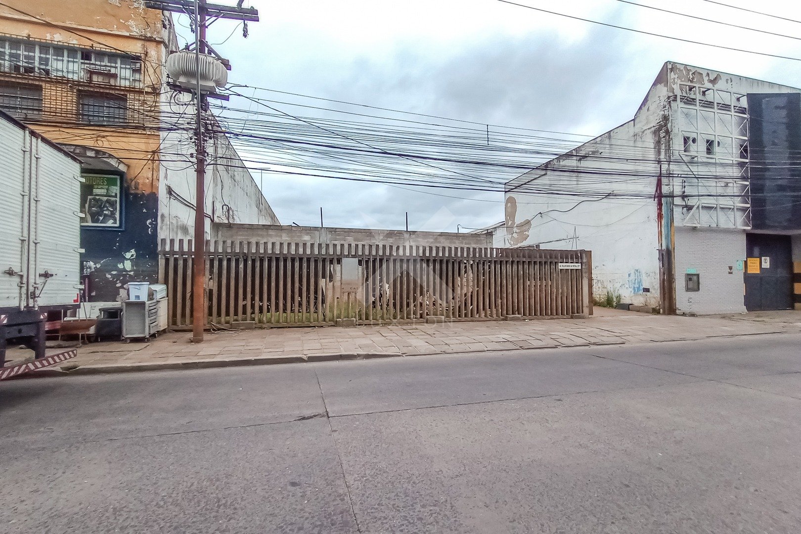 Terreno Comercial com 2090m², no bairro Centro Historico em Porto Alegre para Alugar