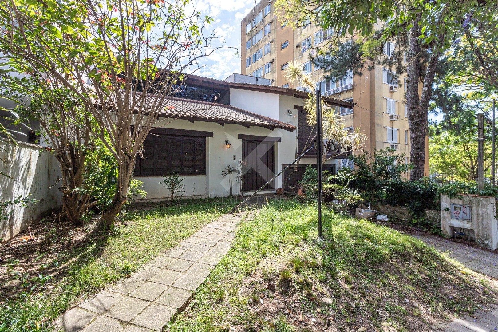 Casa comercial com 274m², 3 vagas, no bairro Boa Vista em Porto Alegre para Alugar