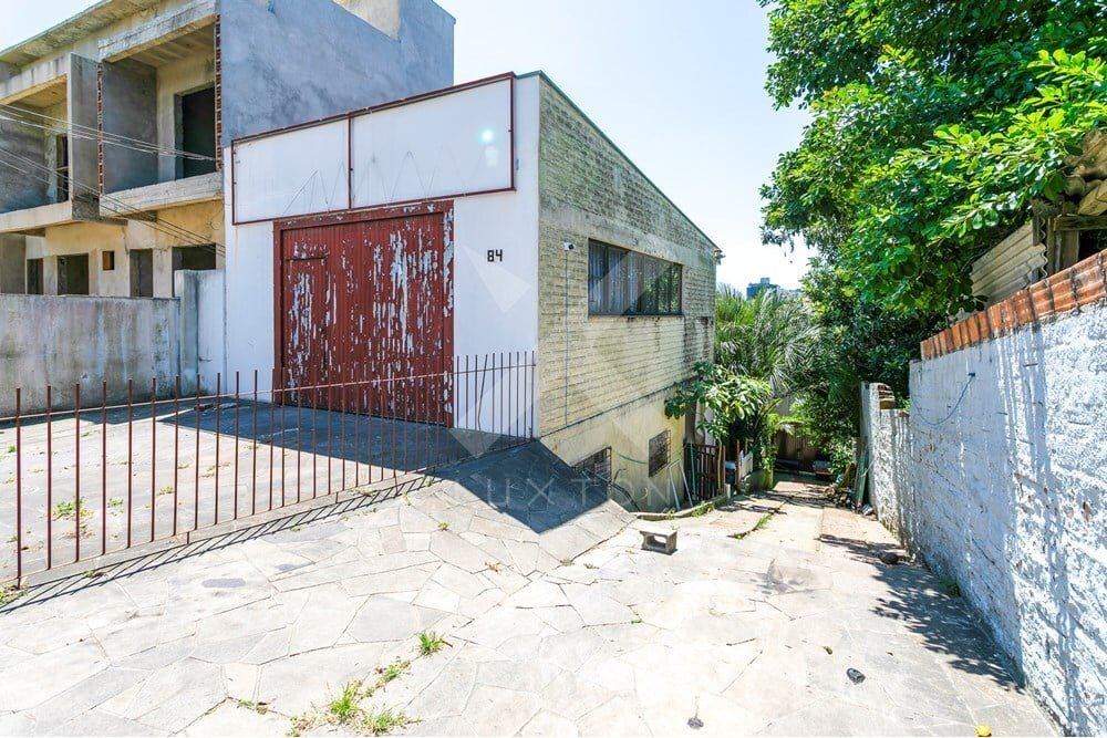 Casa com 300m², 3 dormitórios, 2 vagas, no bairro Jardim Itu em Porto Alegre para Comprar